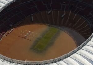 ورزشگاه میزبان جام جهانی غرق در سیل