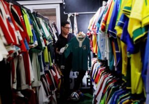 هوادار برزیلی با 6101 پیراهن فوتبال تاریخ‌ساز شد