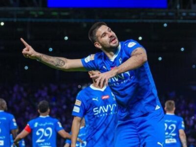 بمب‌افکن الهلال برابر پرسپولیس بازی می‌کند