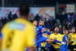 بازی استقلال با چاقوی دو لبه