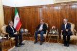 دیدار خسروی‌وفا و کیومرث هاشمی با عراقچی