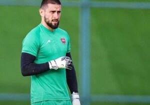 نزدیک شدن دروازه‌بان پرسپولیس به خط پایان