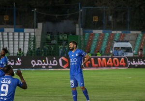 استقلال ۲ – ۲ پیکان