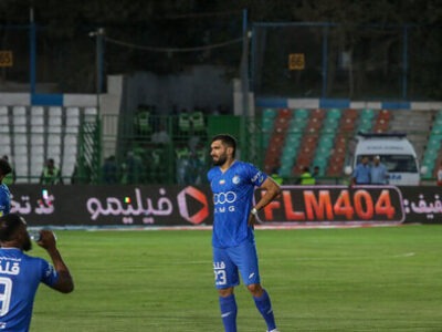 استقلال ۲ – ۲ پیکان