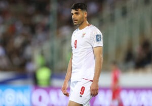 تذکر جدی قلعه‌نویی به طارمی در رختکن