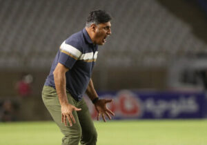 خلیفهاصل: به احترام بازیکنانم کلاه از سر بر میدارم