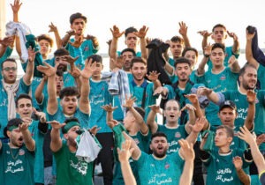 مربی شمس‌آذر: پرسپولیس با کمک داور ما را برد