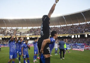 استقلال قهرمان میشود