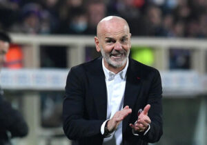 پیولی در لبه پرتگاه