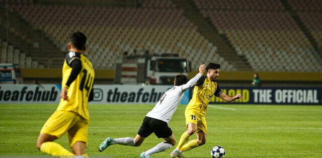 سپاهان در آخرین ثانیه از شکست برابر آخال فرار کرد سپاهان در آخرین ثانیه از شکست برابر آخال فرار کرد