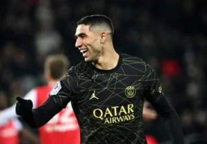 ورود عجیب اشرف حکیمی با اسکوتر به مراسم بهترین‌ها