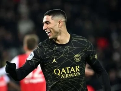 ورود عجیب اشرف حکیمی با اسکوتر به مراسم بهترین‌ها