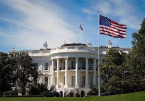 اقدام جنجالی کاخ سفید: ممنوعیت ورود هواداران ایران و سه کشور دیگر به آمریکا