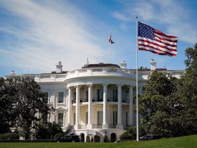 اقدام جنجالی کاخ سفید: ممنوعیت ورود هواداران ایران و سه کشور دیگر به آمریکا