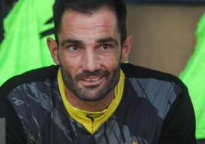 مربی پرسپولیس، پیراهن آدان را گرفت