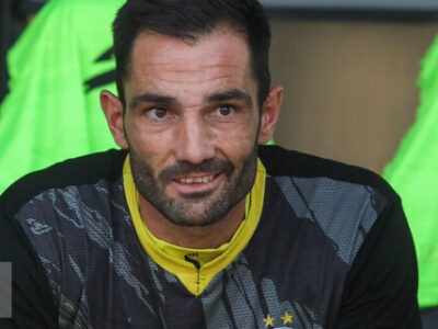 مربی پرسپولیس، پیراهن آدان را گرفت