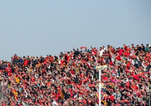 پرسپولیس برد و صدرنشین شد