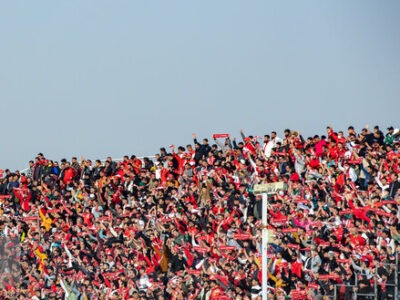 پرسپولیس برد و صدرنشین شد
