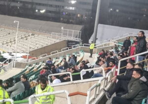 پیروانی: کمتر تشویق کنید!