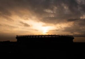 آزتکا، دیگ زودپز بتنی که معبد فوتبالدوستان است