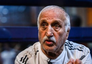 برزگر: حسن یزدانی پر افتخار است اما باید کشتی را کنار بگذارد