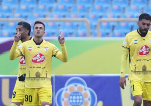 فجر تراکتورِ صدرنشین را شکست داد