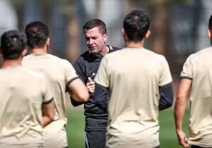 پاسخ مبهم مربی پرسپولیس به فسخ قراردادش