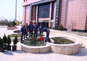 درختکاری جامعه ورزش در کمیته ملی المپیک به یاد رهبر انقلاب و شهدا