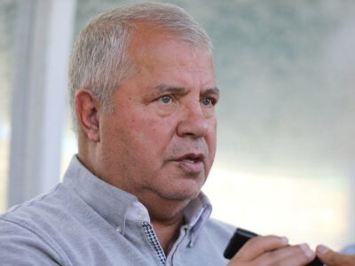 علی پروین در بیمارستان بستری شد